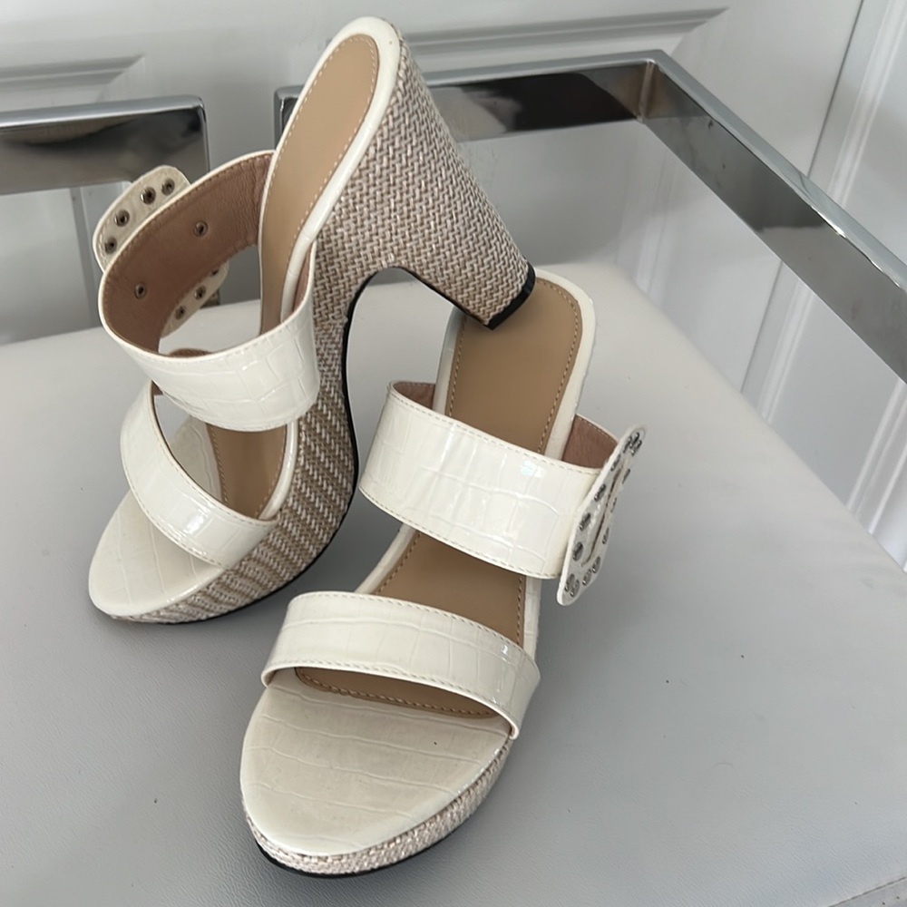 Brand new never been worn ladies shoe - Picture 6 of 7